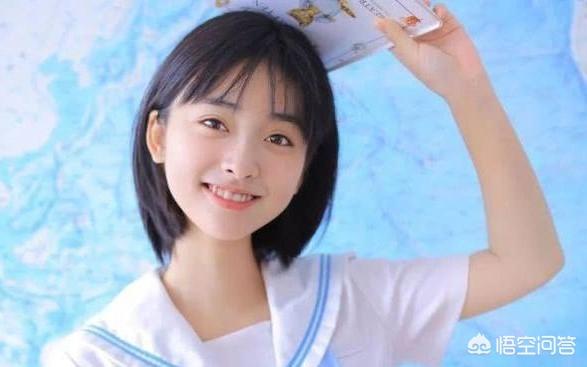 美女做头发（美女做头发前后对比）